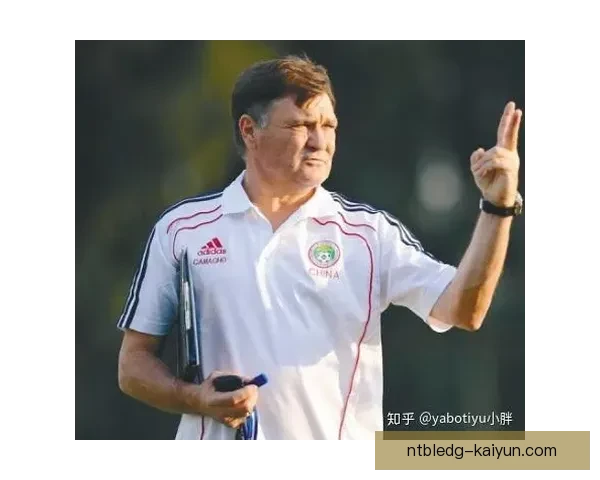 克鲁伊夫技术特点与球场表现：创造力与控球能力兼备