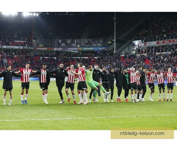 阿贾克斯中场组织持续提升，备受关注的战术变化引发分析热潮